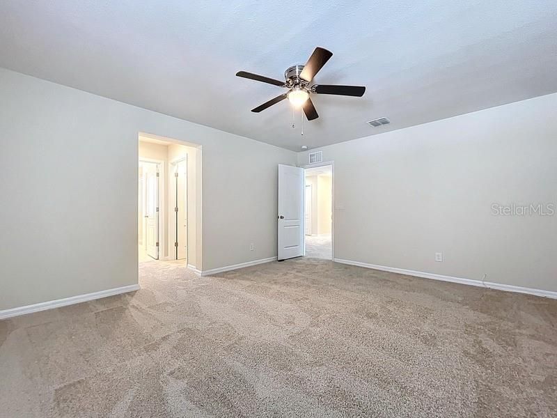 合同活跃: $350,000 (4 贝兹, 2 浴室, 2205 平方英尺)