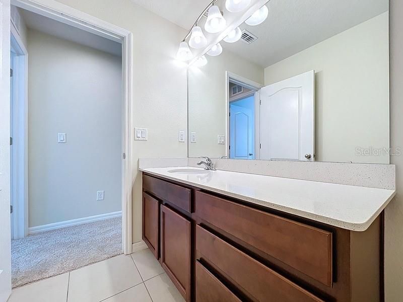 合同活跃: $350,000 (4 贝兹, 2 浴室, 2205 平方英尺)