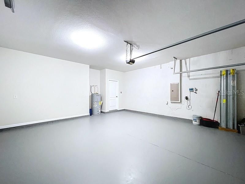 合同活跃: $350,000 (4 贝兹, 2 浴室, 2205 平方英尺)