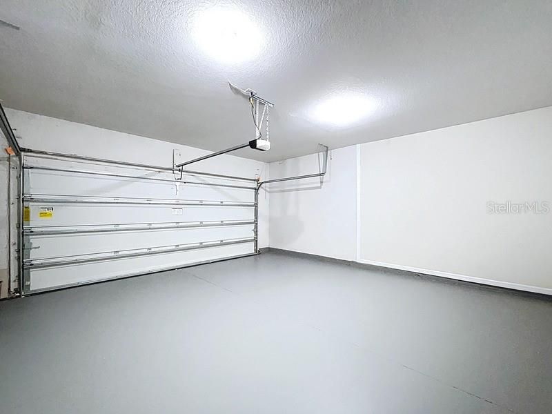 合同活跃: $350,000 (4 贝兹, 2 浴室, 2205 平方英尺)