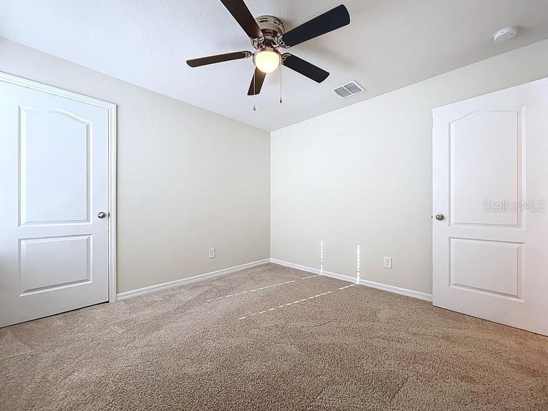 合同活跃: $350,000 (4 贝兹, 2 浴室, 2205 平方英尺)