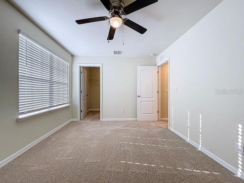 合同活跃: $350,000 (4 贝兹, 2 浴室, 2205 平方英尺)