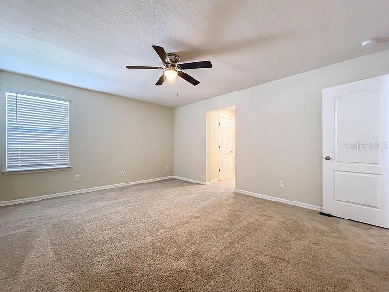 合同活跃: $350,000 (4 贝兹, 2 浴室, 2205 平方英尺)