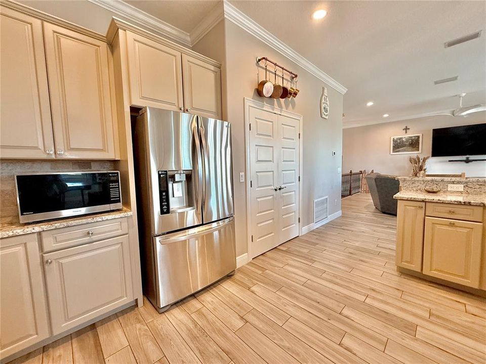 待售: $1,050,000 (3 贝兹, 2 浴室, 2985 平方英尺)