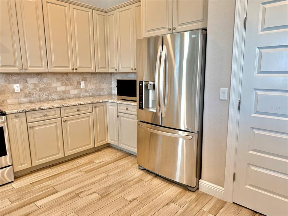 待售: $1,050,000 (3 贝兹, 2 浴室, 2985 平方英尺)