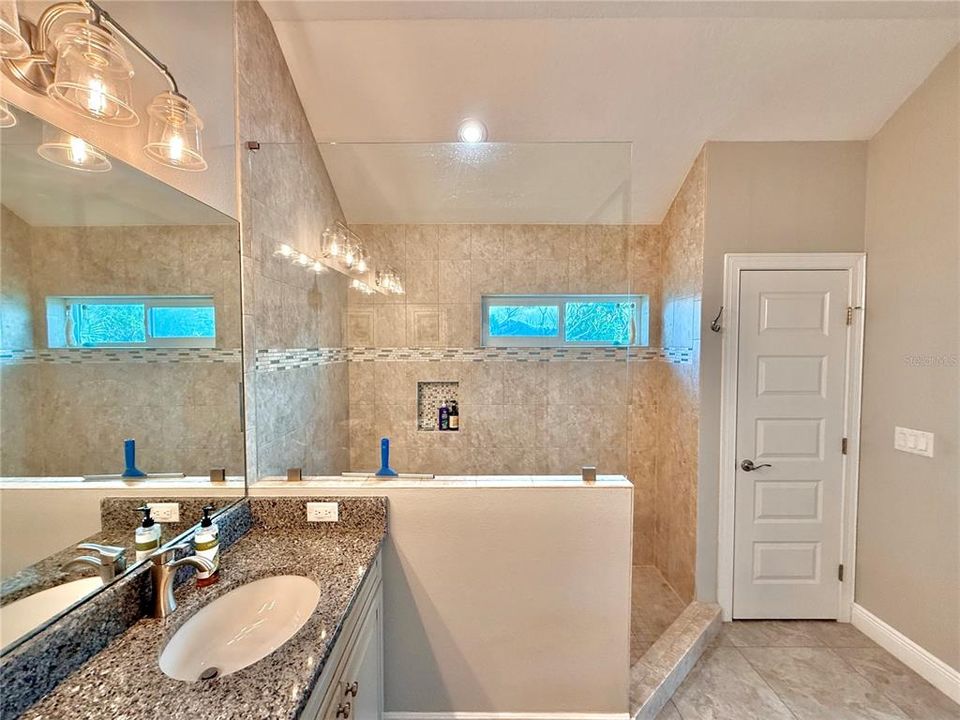 待售: $1,050,000 (3 贝兹, 2 浴室, 2985 平方英尺)