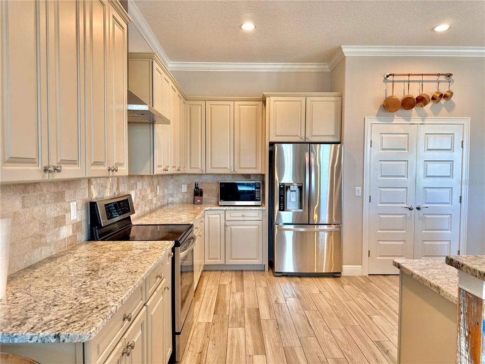 待售: $1,050,000 (3 贝兹, 2 浴室, 2985 平方英尺)