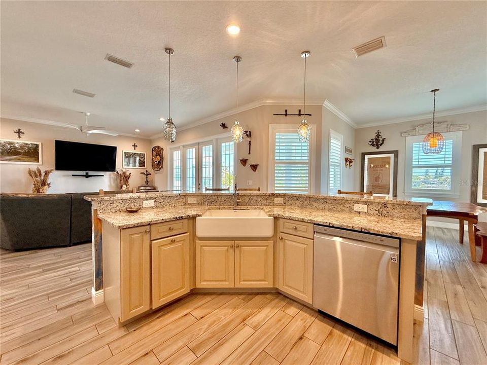 待售: $1,050,000 (3 贝兹, 2 浴室, 2985 平方英尺)