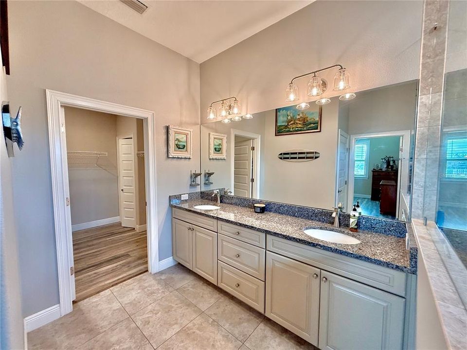 待售: $1,050,000 (3 贝兹, 2 浴室, 2985 平方英尺)