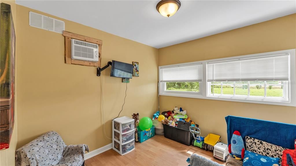 待售: $625,000 (7 贝兹, 0 浴室, 3582 平方英尺)