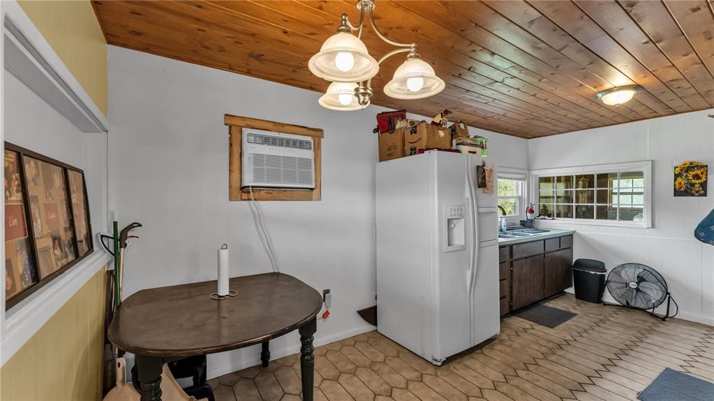 待售: $625,000 (7 贝兹, 0 浴室, 3582 平方英尺)