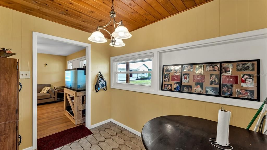 待售: $625,000 (7 贝兹, 0 浴室, 3582 平方英尺)