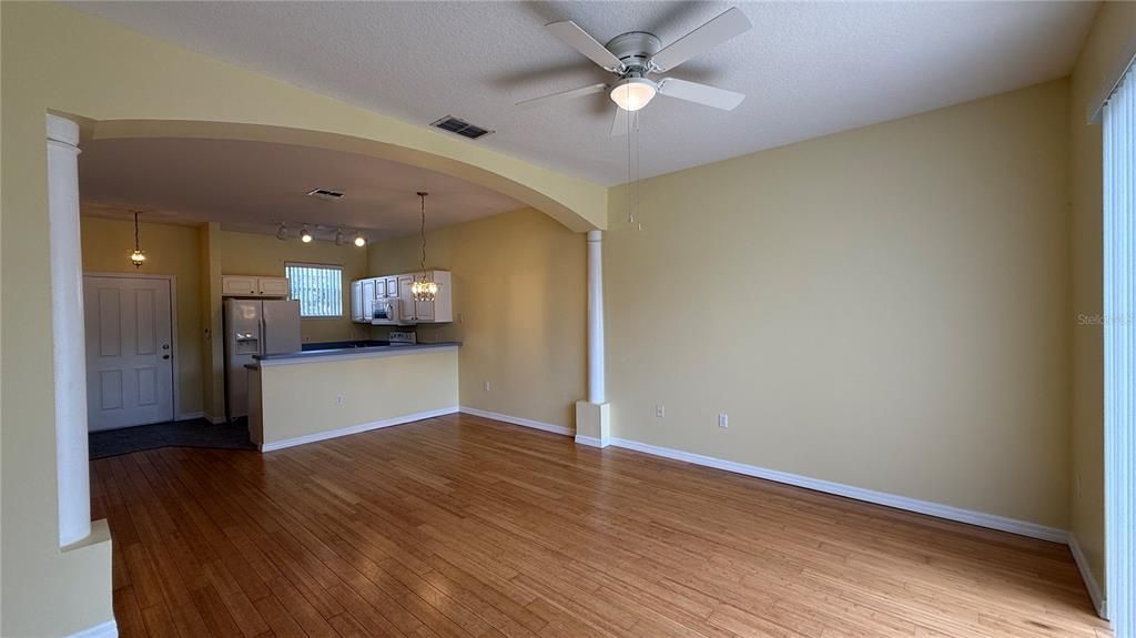 В аренду: $1,460 (3 спален, 2 ванн, 1262 Квадратных фут)