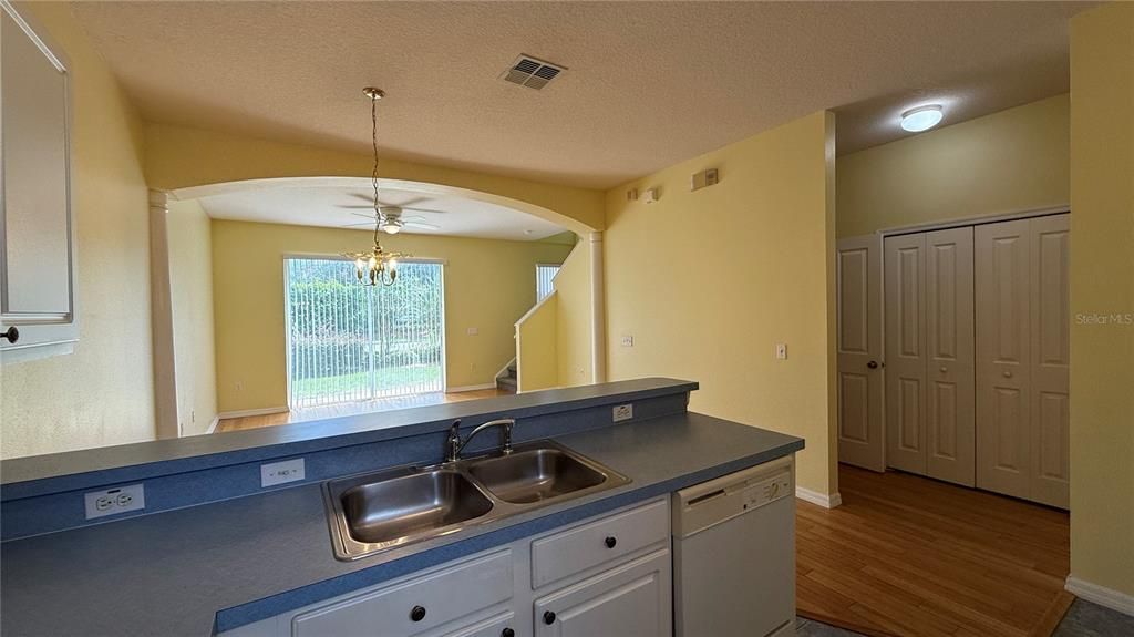 В аренду: $1,460 (3 спален, 2 ванн, 1262 Квадратных фут)