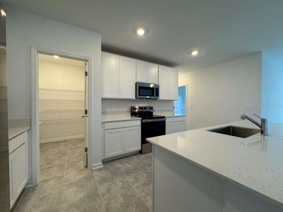 Active With Contract: $2,450 (6 beds, 3 baths, 2055 Square Feet)