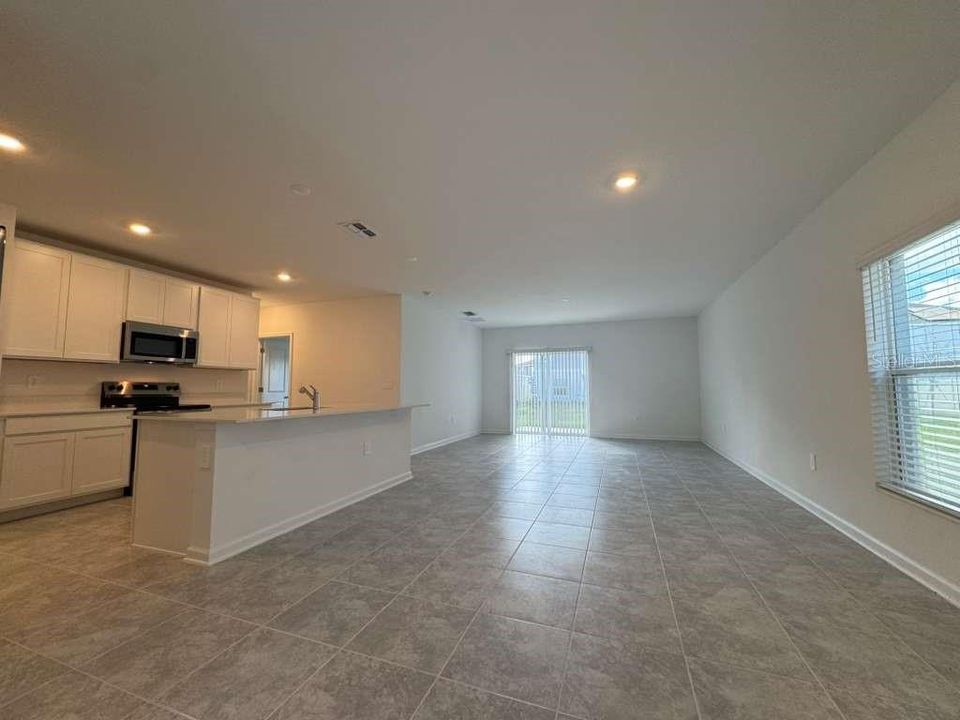 Active With Contract: $2,450 (6 beds, 3 baths, 2055 Square Feet)