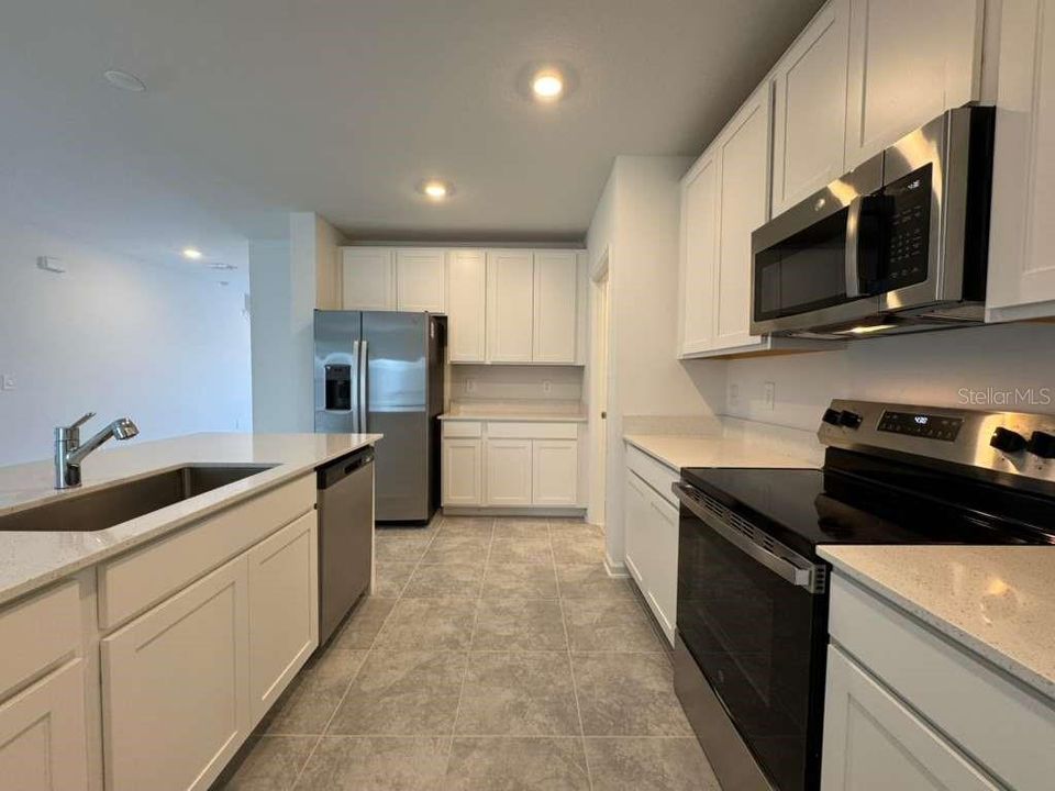 Active With Contract: $2,450 (6 beds, 3 baths, 2055 Square Feet)