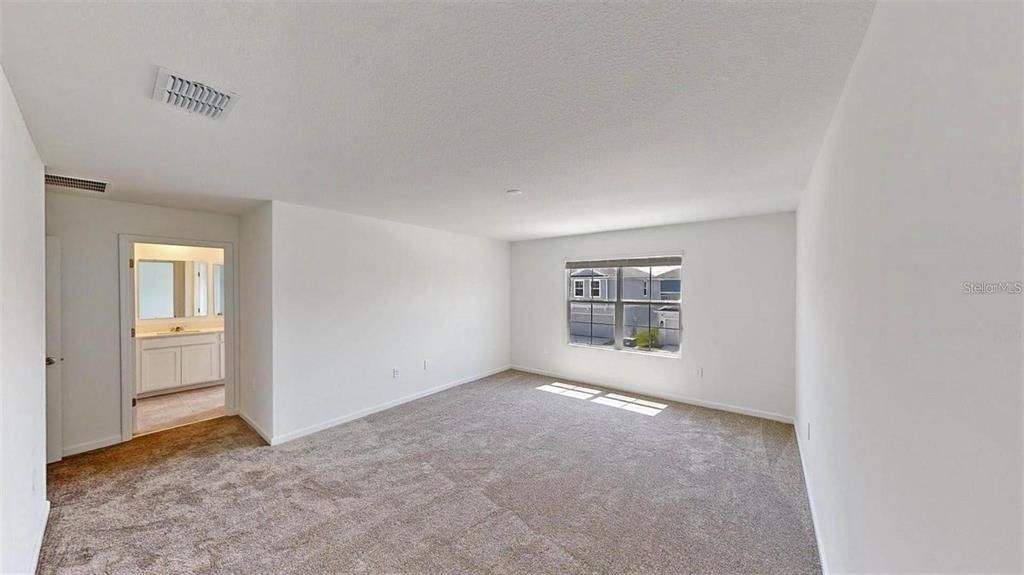 Active With Contract: $2,450 (6 beds, 3 baths, 2055 Square Feet)