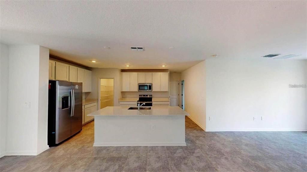 Active With Contract: $2,450 (6 beds, 3 baths, 2055 Square Feet)