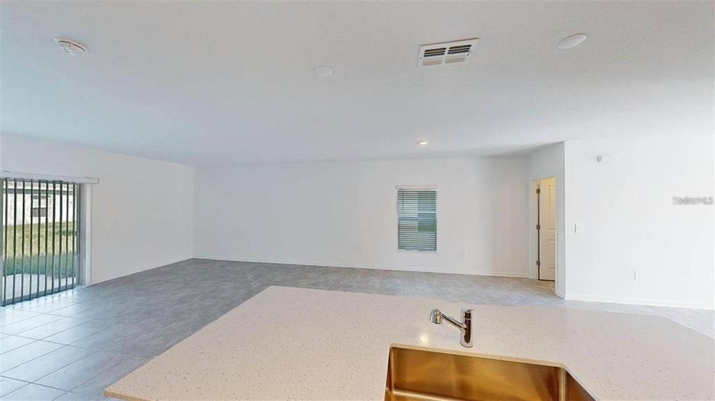 Active With Contract: $2,450 (6 beds, 3 baths, 2055 Square Feet)