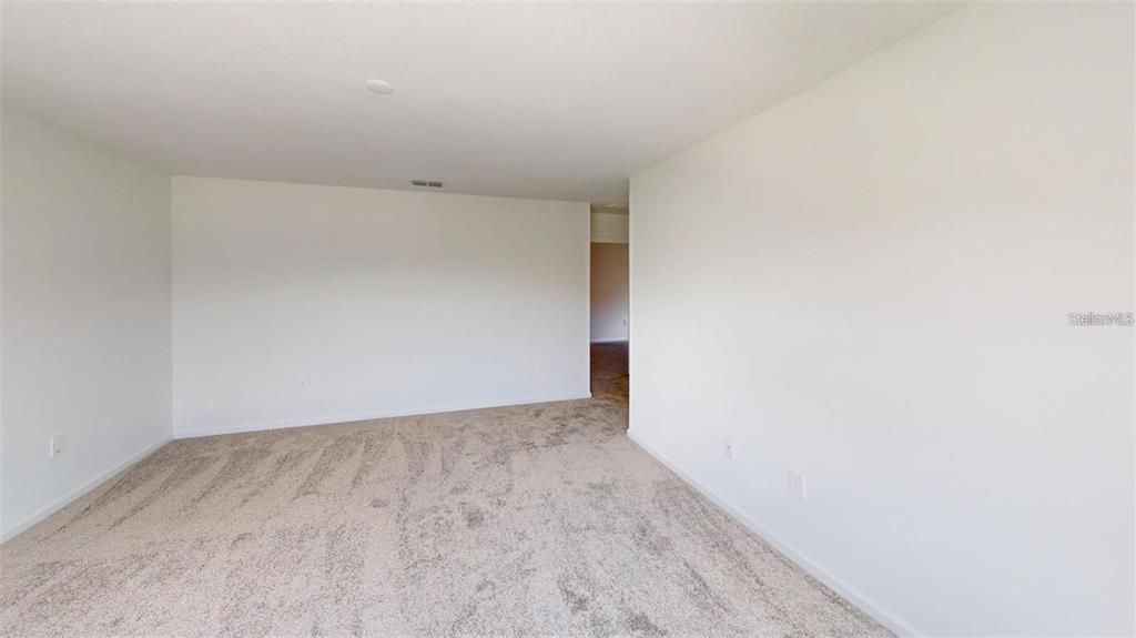 Active With Contract: $2,450 (6 beds, 3 baths, 2055 Square Feet)