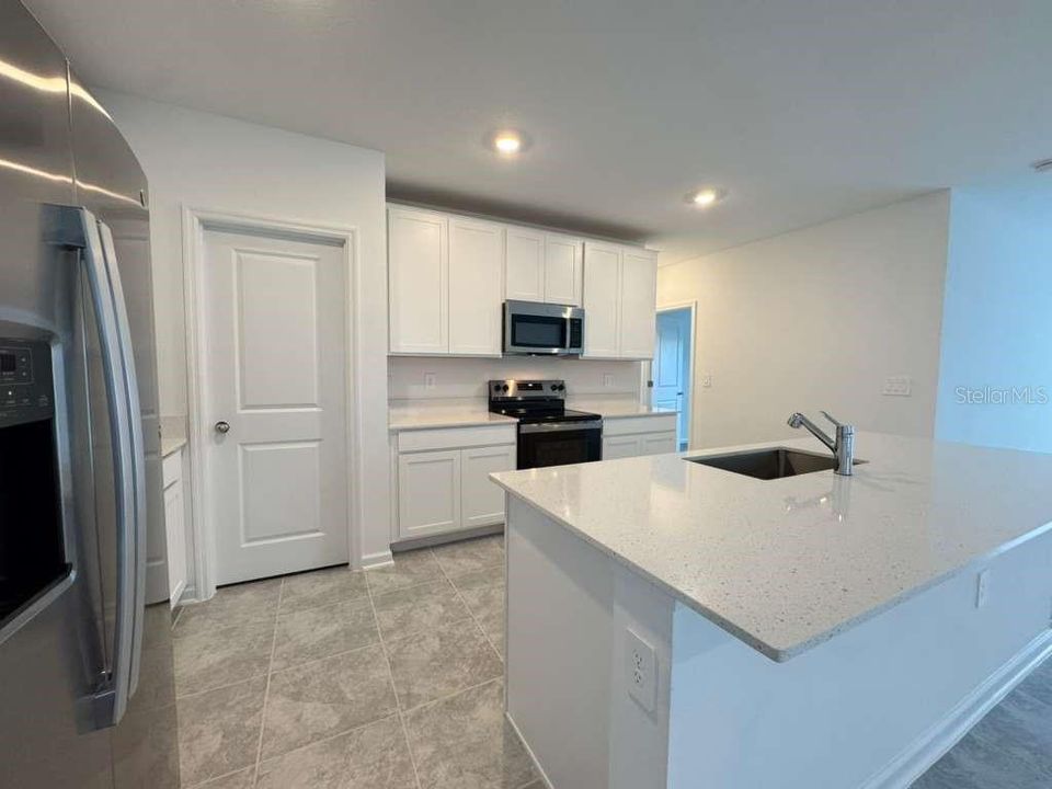 Active With Contract: $2,450 (6 beds, 3 baths, 2055 Square Feet)