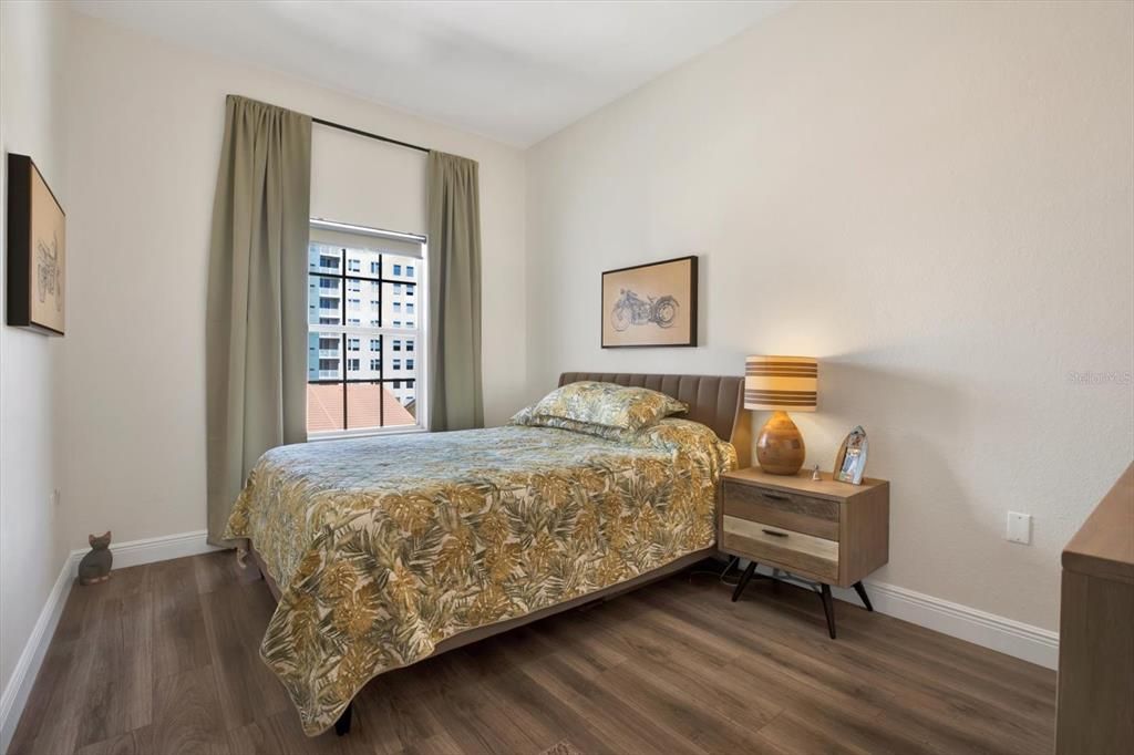 Под контрактом: $570,000 (2 спален, 2 ванн, 1128 Квадратных фут)