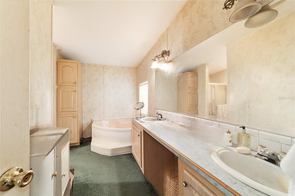 For Sale: $260,000 (3 beds, 2 baths, 1620 Square Feet)