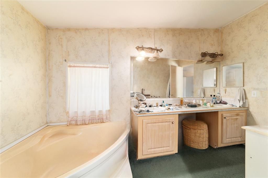 For Sale: $260,000 (3 beds, 2 baths, 1620 Square Feet)