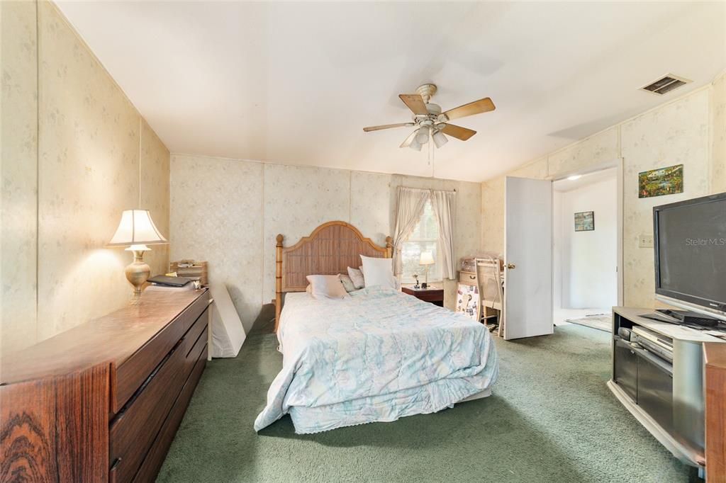 For Sale: $260,000 (3 beds, 2 baths, 1620 Square Feet)