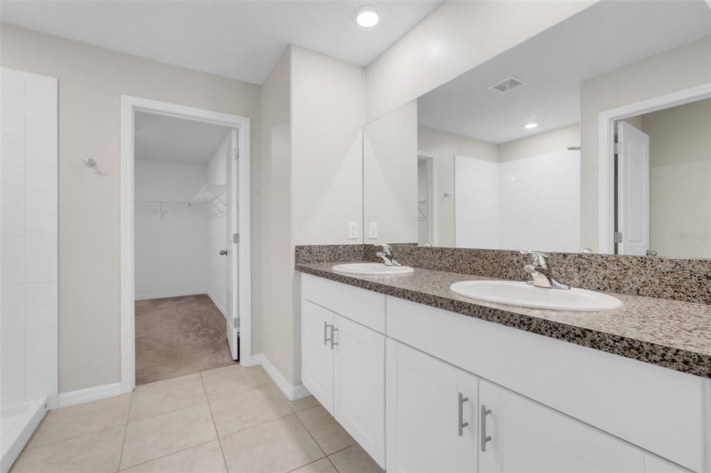 待售: $370,000 (4 贝兹, 2 浴室, 2586 平方英尺)