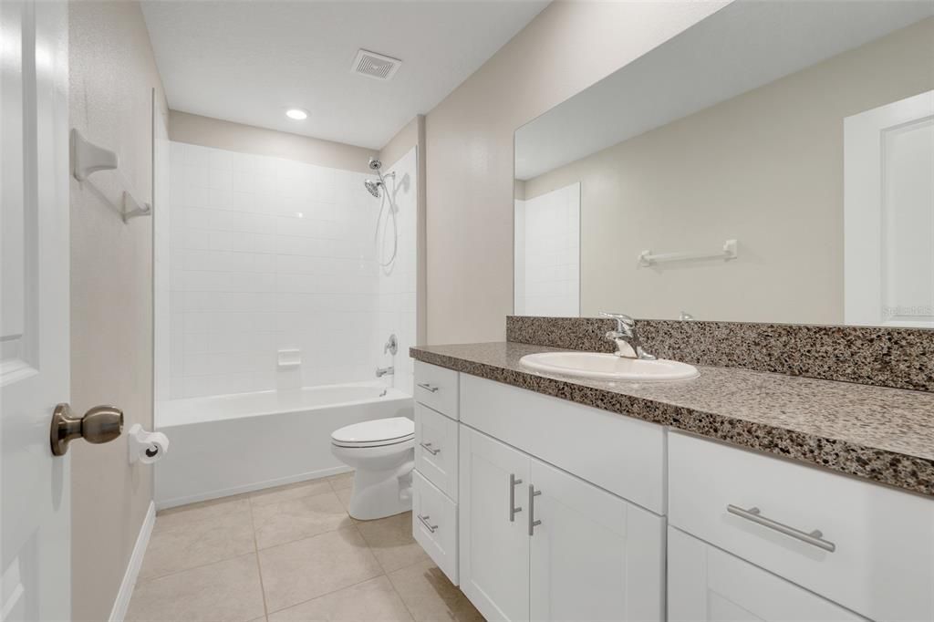 待售: $370,000 (4 贝兹, 2 浴室, 2586 平方英尺)