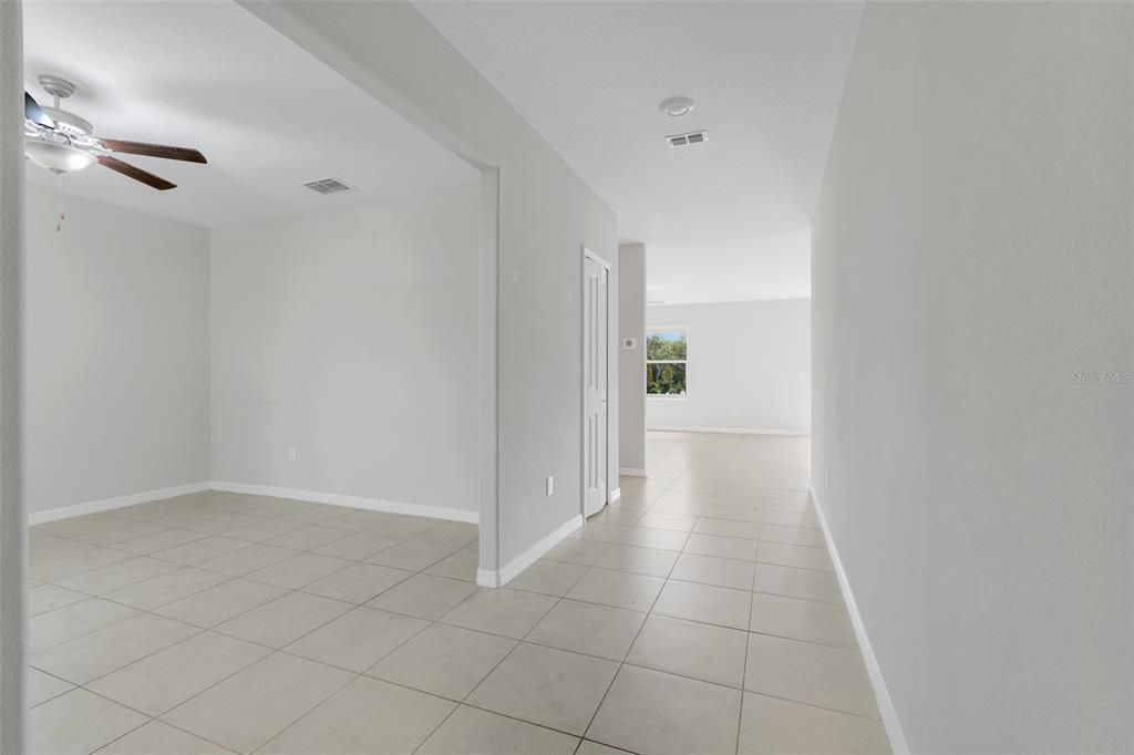 待售: $370,000 (4 贝兹, 2 浴室, 2586 平方英尺)