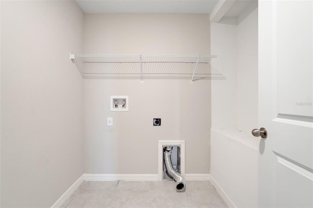 待售: $370,000 (4 贝兹, 2 浴室, 2586 平方英尺)