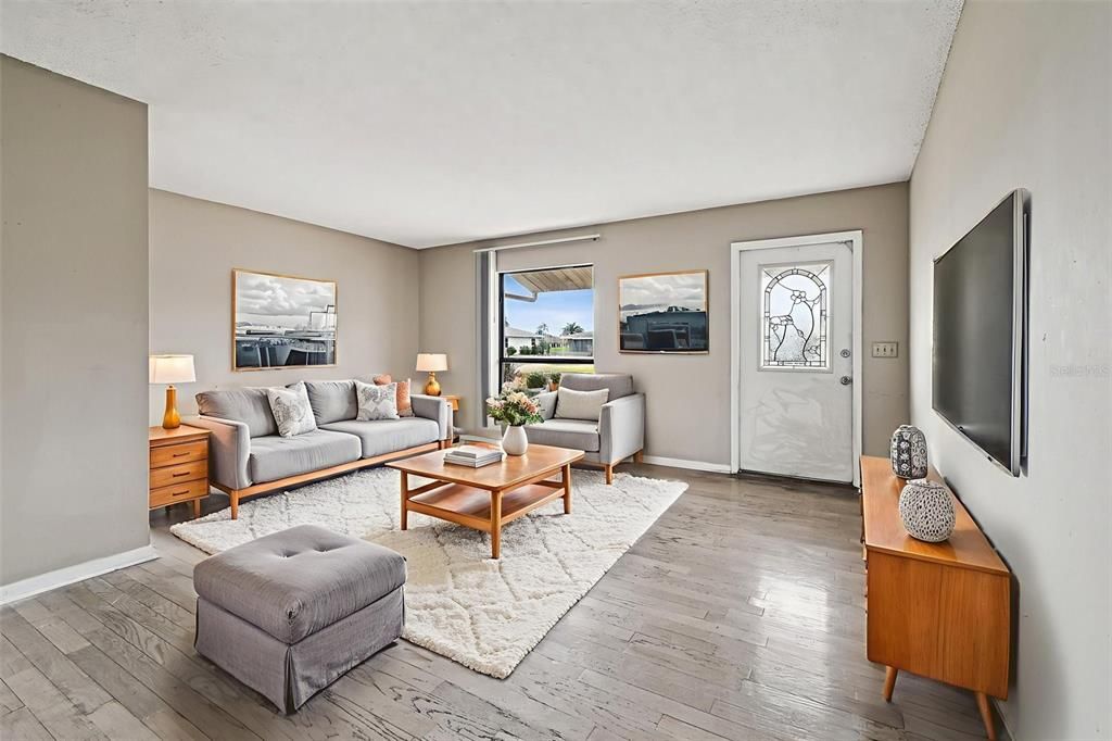 For Sale: $249,000 (2 beds, 2 baths, 1506 Square Feet)