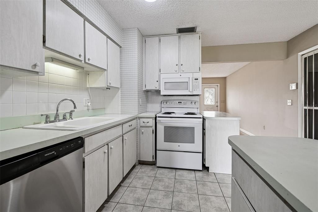 For Sale: $249,000 (2 beds, 2 baths, 1506 Square Feet)