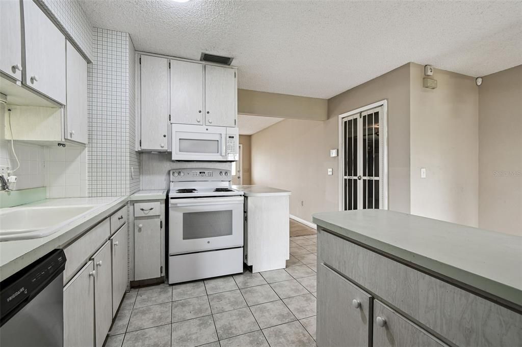 For Sale: $249,000 (2 beds, 2 baths, 1506 Square Feet)