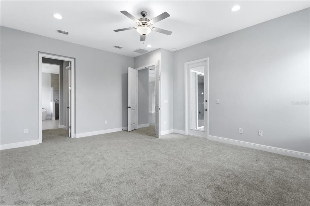 出租: $4,800 (5 贝兹, 4 浴室, 3800 平方英尺)