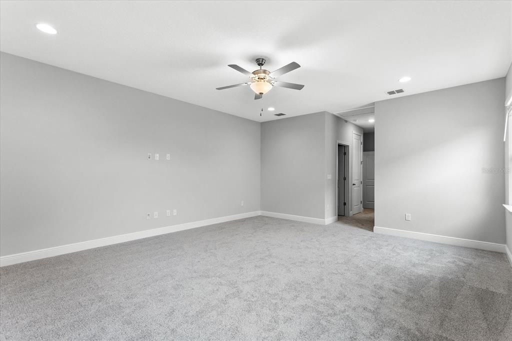 出租: $4,800 (5 贝兹, 4 浴室, 3800 平方英尺)