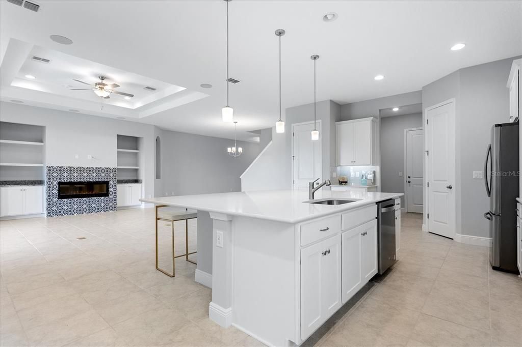 出租: $4,800 (5 贝兹, 4 浴室, 3800 平方英尺)