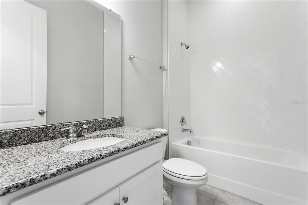 出租: $4,800 (5 贝兹, 4 浴室, 3800 平方英尺)