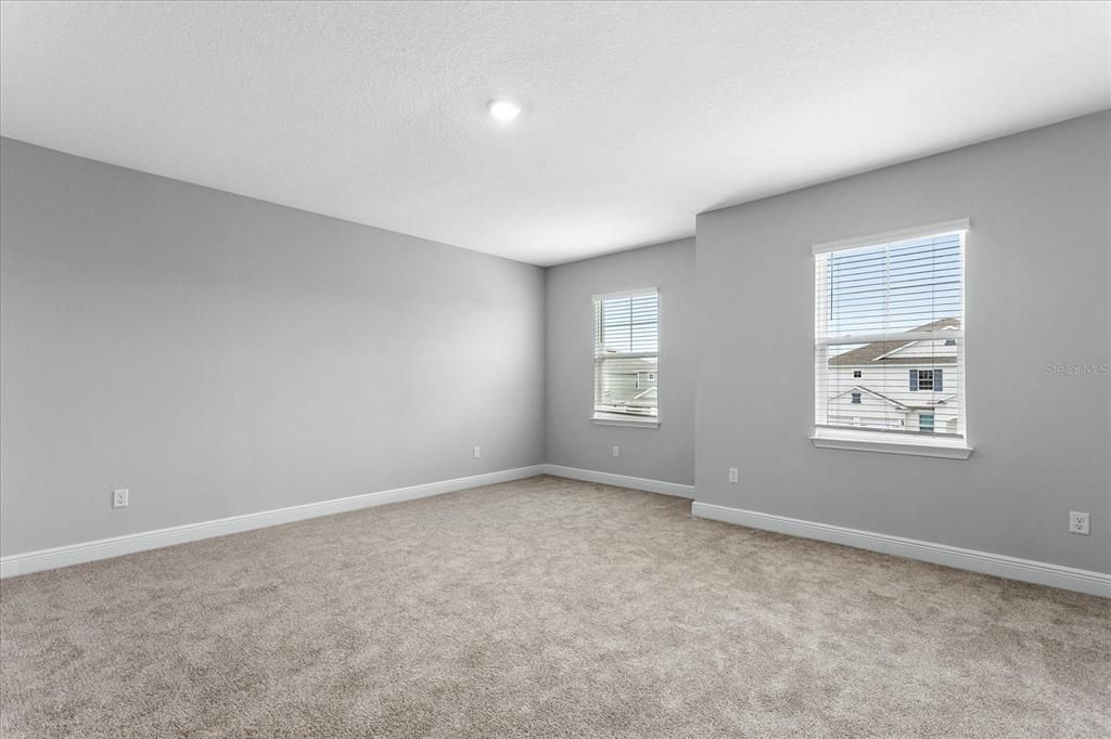 出租: $4,800 (5 贝兹, 4 浴室, 3800 平方英尺)