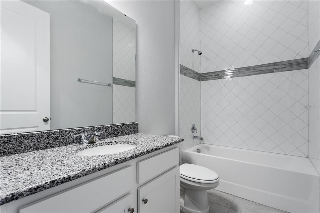 出租: $4,800 (5 贝兹, 4 浴室, 3800 平方英尺)