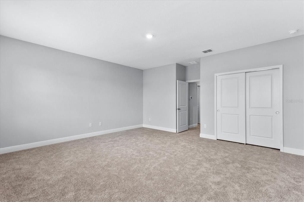 出租: $4,800 (5 贝兹, 4 浴室, 3800 平方英尺)