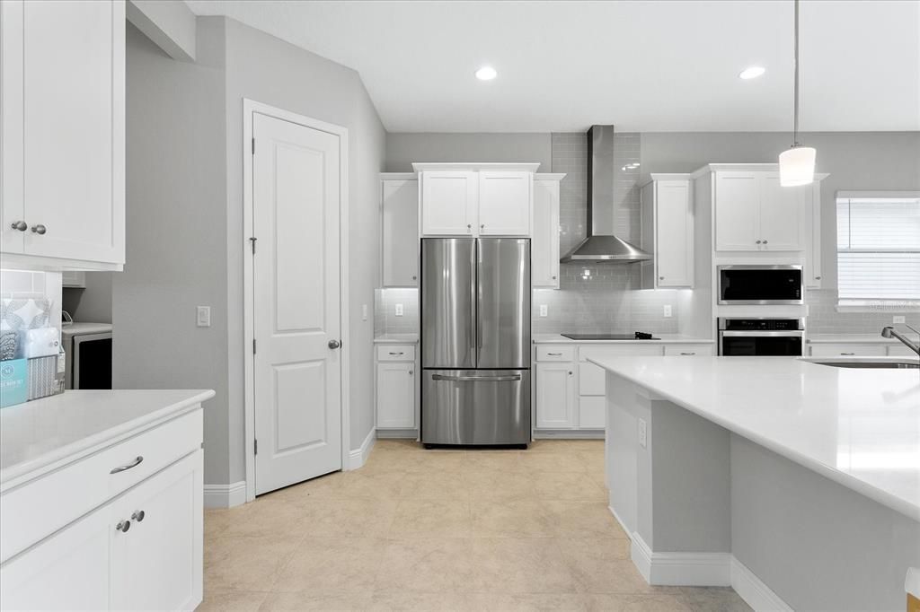 出租: $4,800 (5 贝兹, 4 浴室, 3800 平方英尺)