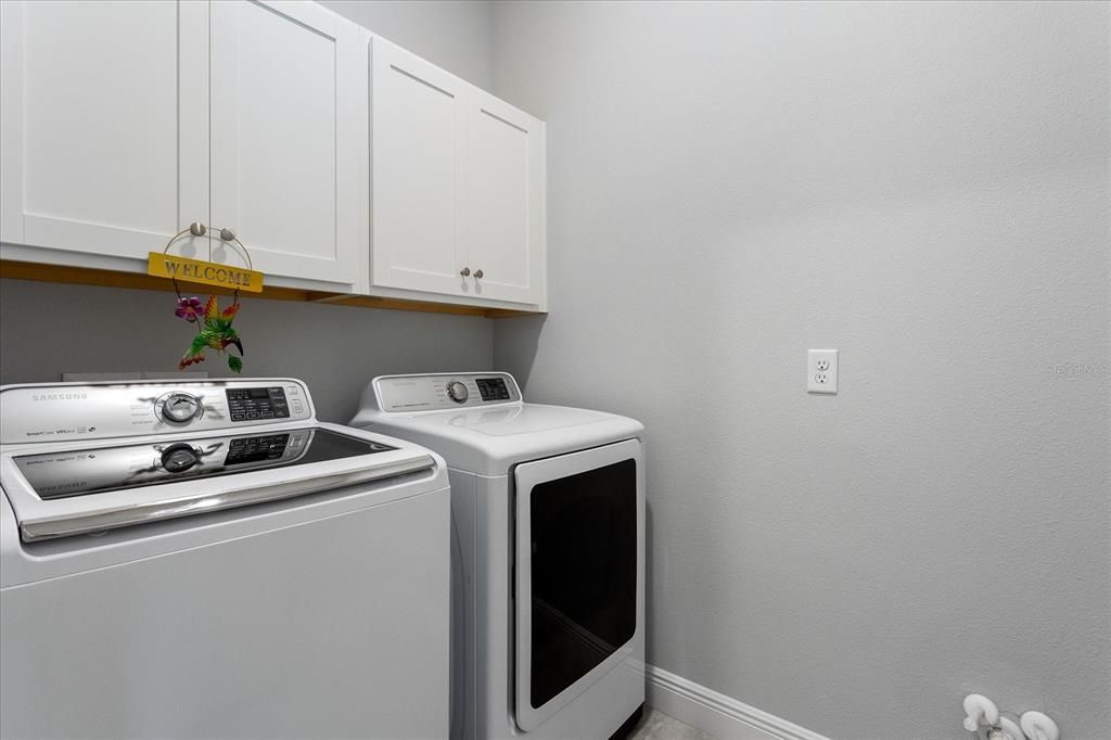 出租: $4,800 (5 贝兹, 4 浴室, 3800 平方英尺)