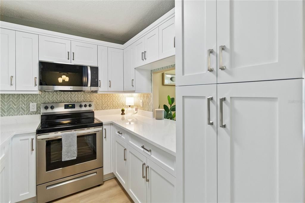 合同活跃: $195,000 (2 贝兹, 2 浴室, 1111 平方英尺)