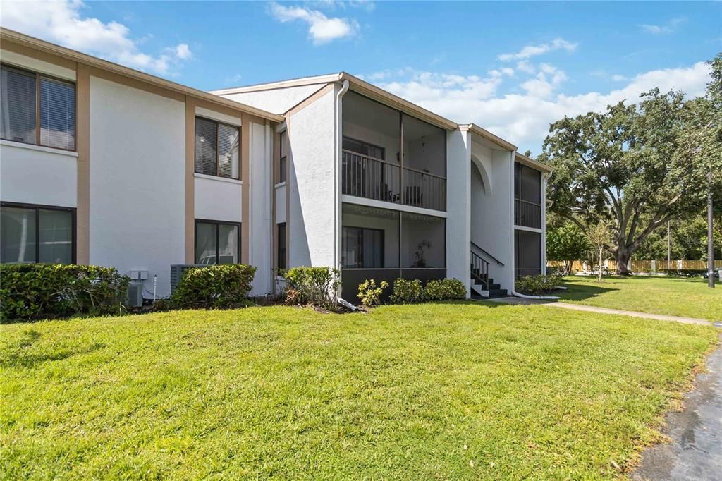 合同活跃: $195,000 (2 贝兹, 2 浴室, 1111 平方英尺)