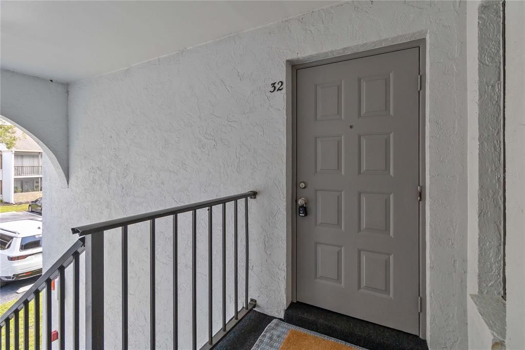 合同活跃: $195,000 (2 贝兹, 2 浴室, 1111 平方英尺)