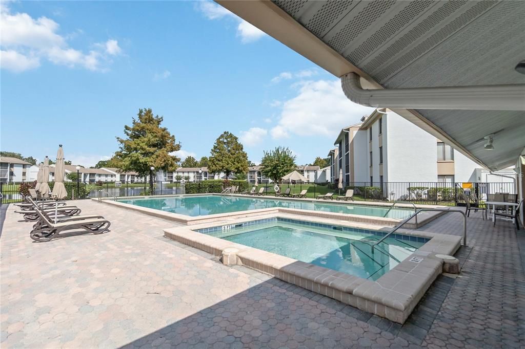 合同活跃: $195,000 (2 贝兹, 2 浴室, 1111 平方英尺)